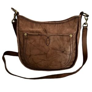 BEAUTIFUL CONDITION!! FRYE CAMPUS Rivet Saddle Leather Crossbody Bag